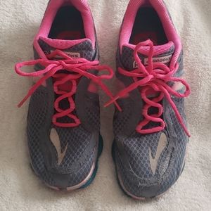 Brooks size 9 1/2